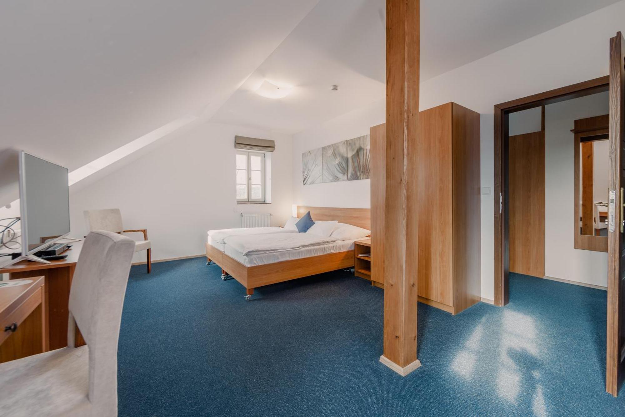 Hotel 4